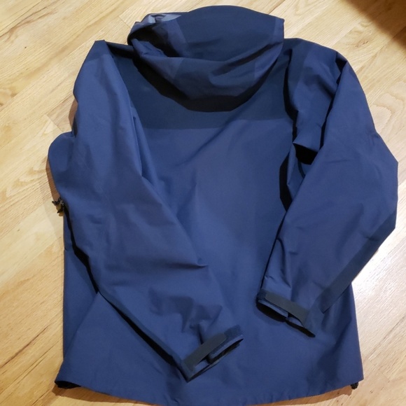 Arc'teryx Navy Blue Hooded Jacket - Picture 6 of 8